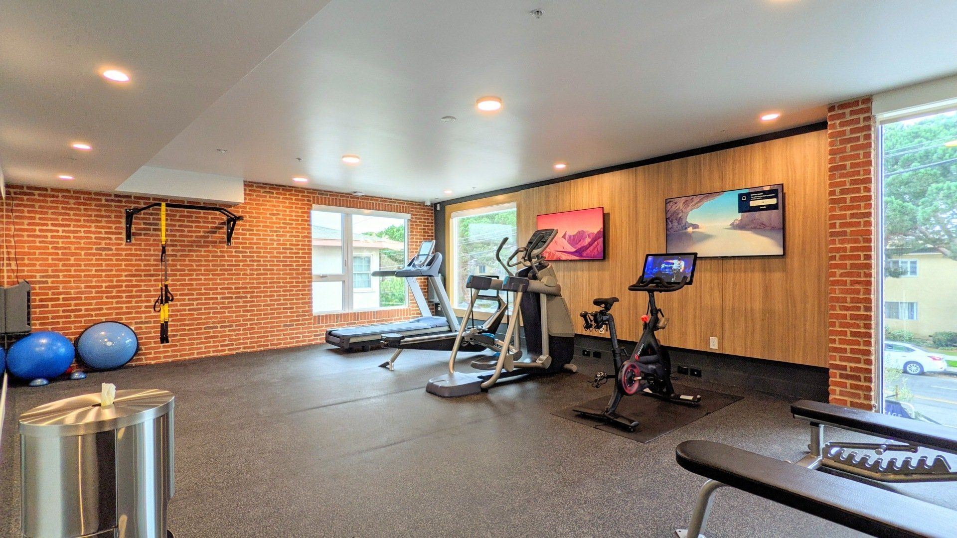 Vantage Mar Vista - Gym Photo