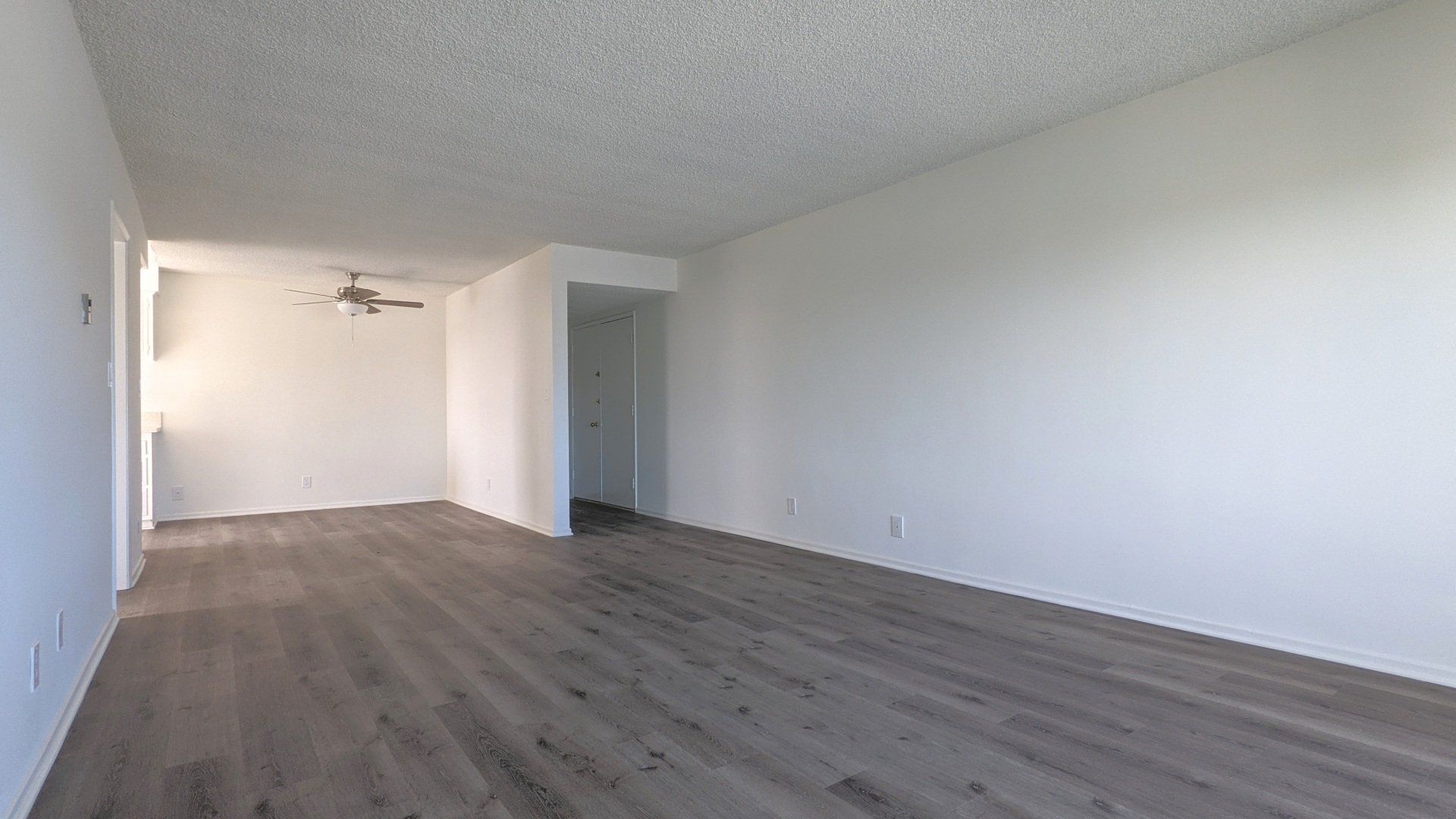 Harvard Boulevard Large Room Photo