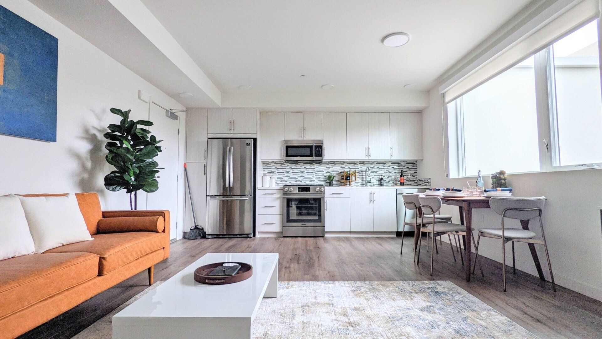 Vantage Mar Vista - Kitchen + Living Room Photo