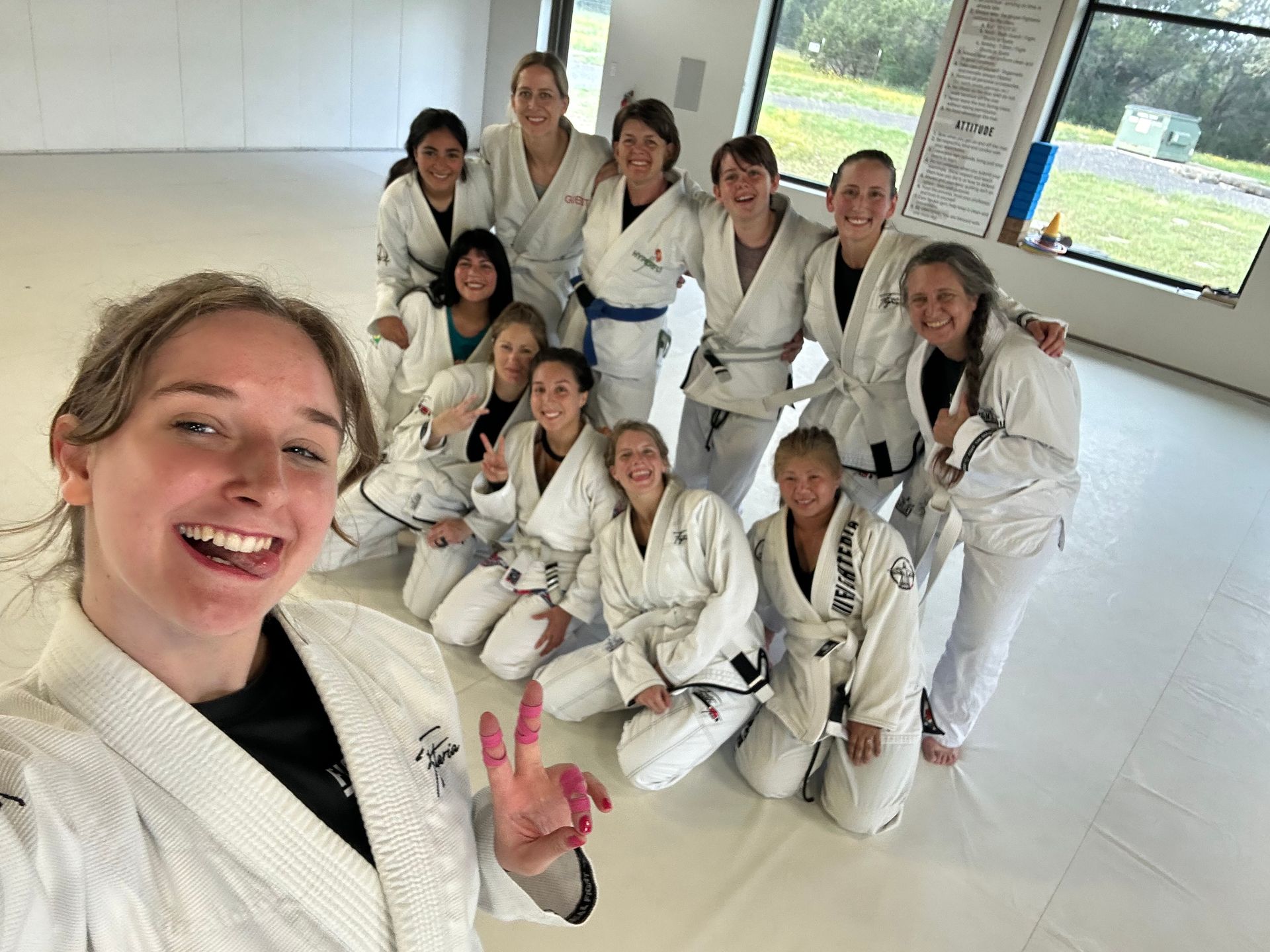 A group of women are posing for a picture in a gym.