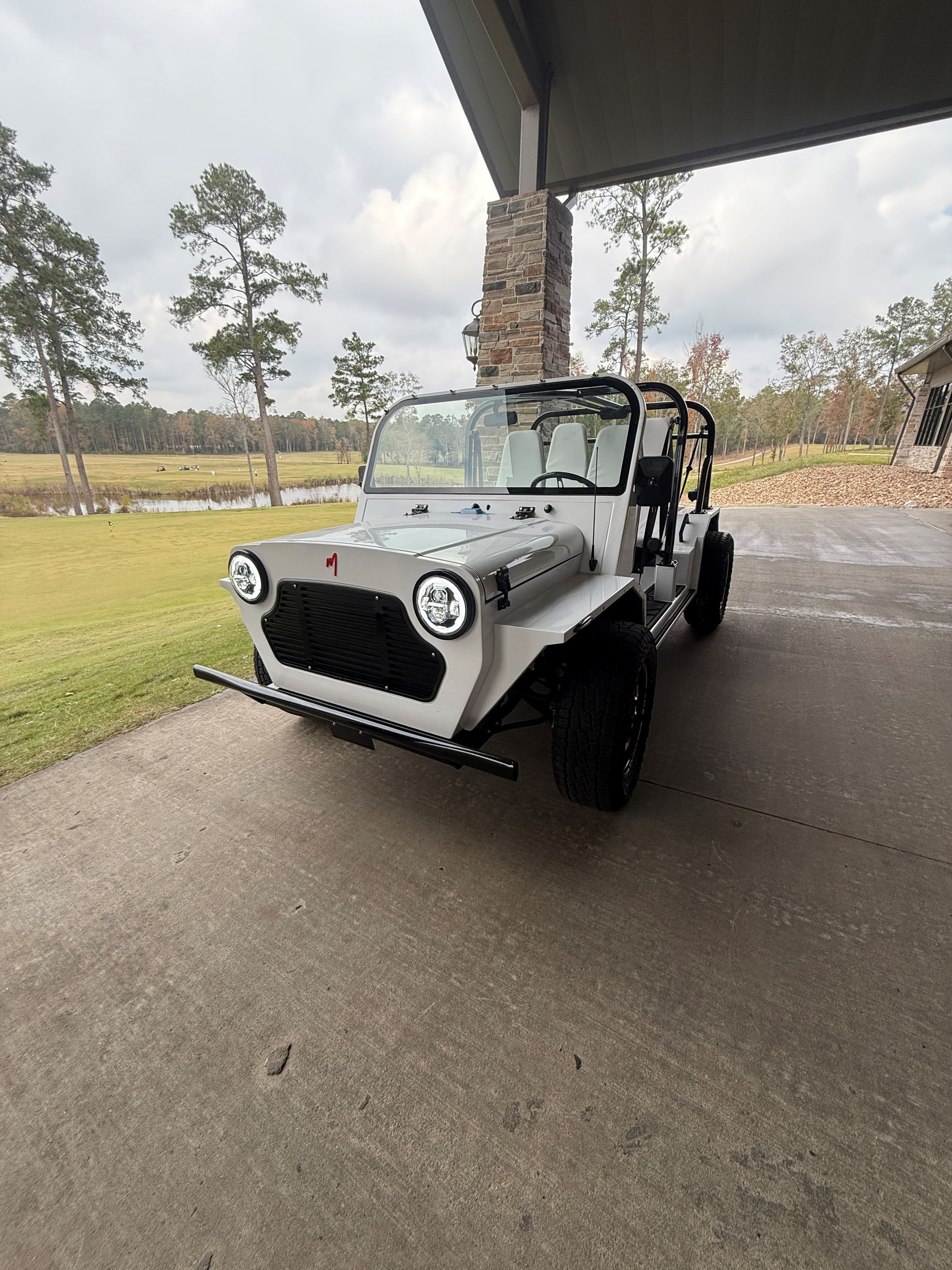 Moke White/Black Moke