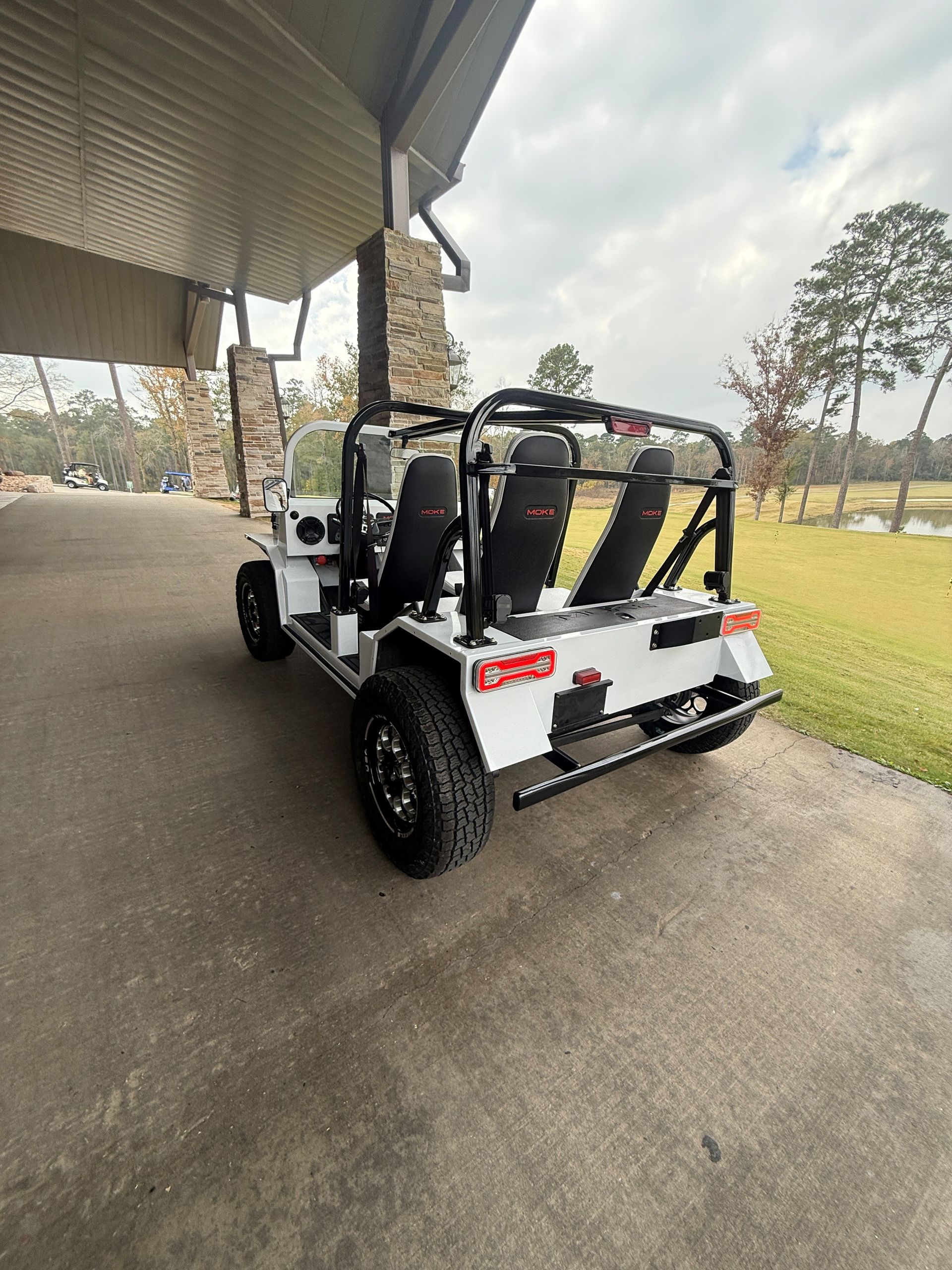 Moke White/Black Moke