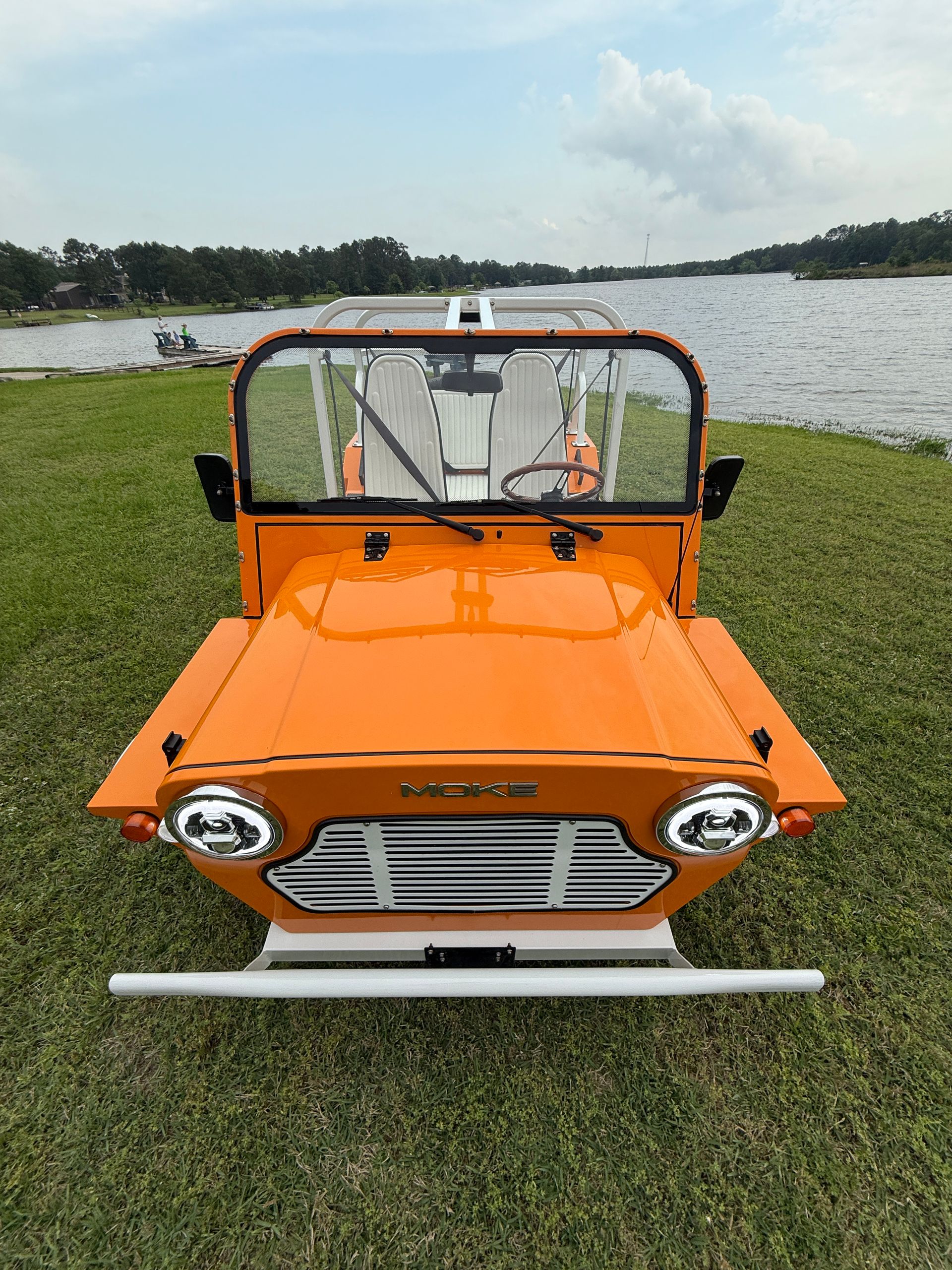 Moke Orange/White