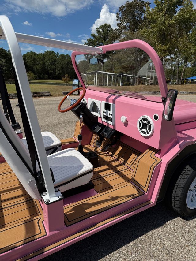 Bermuda | Custom Easy Entry 6-Seater Moke