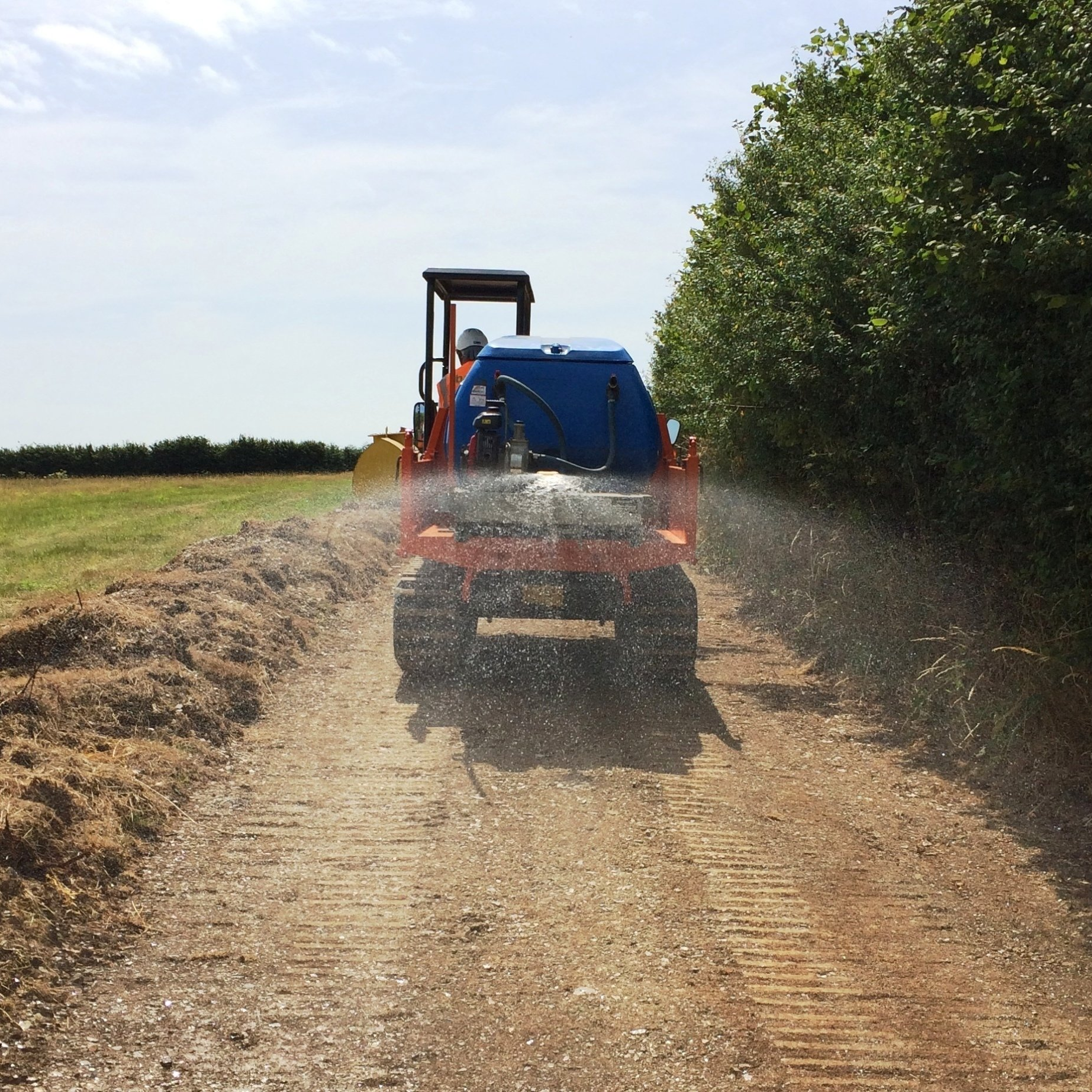 3 tonne tracked dumper with supression unit