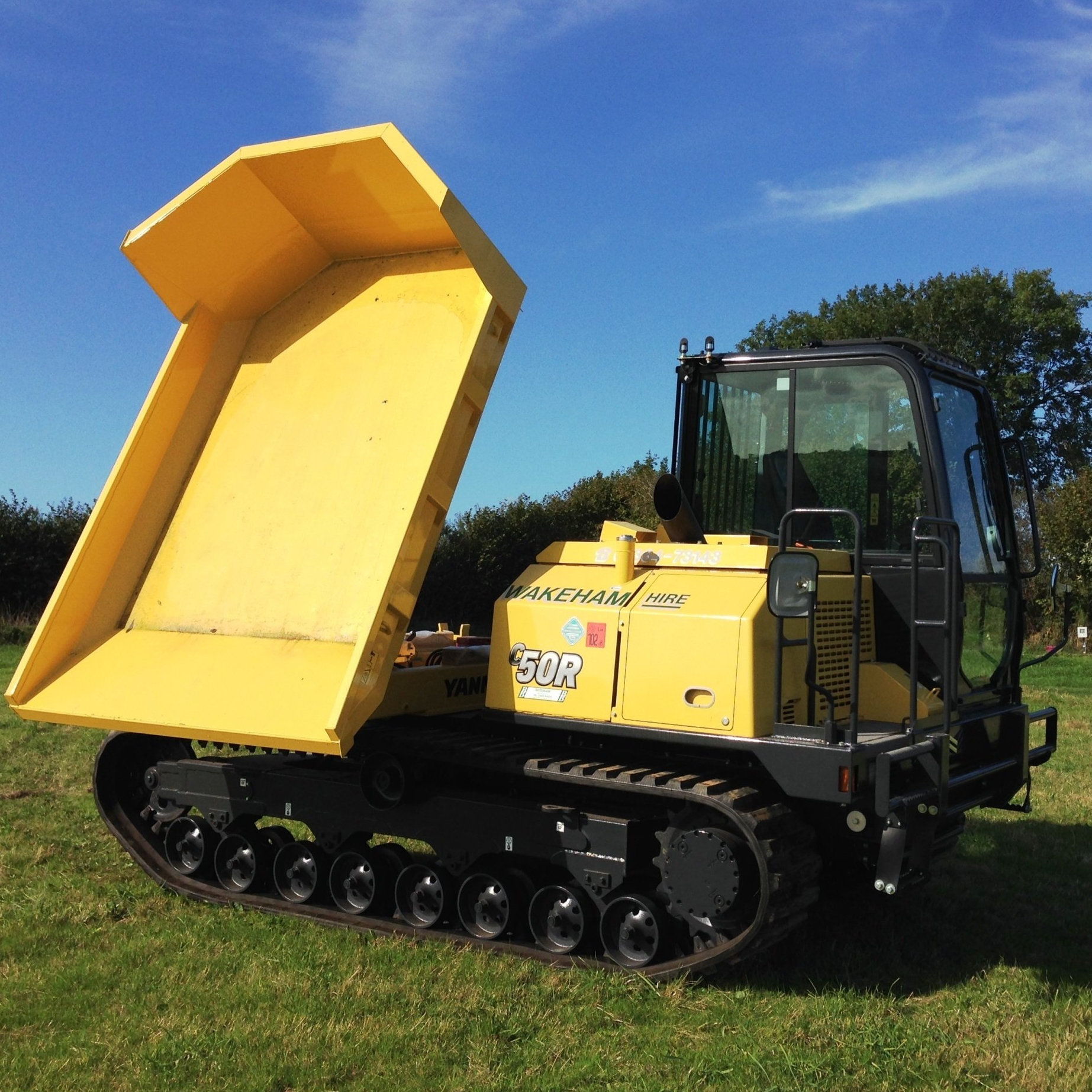 5 tonne tracked dumper.  Roatating seat. Rotating travel levers.