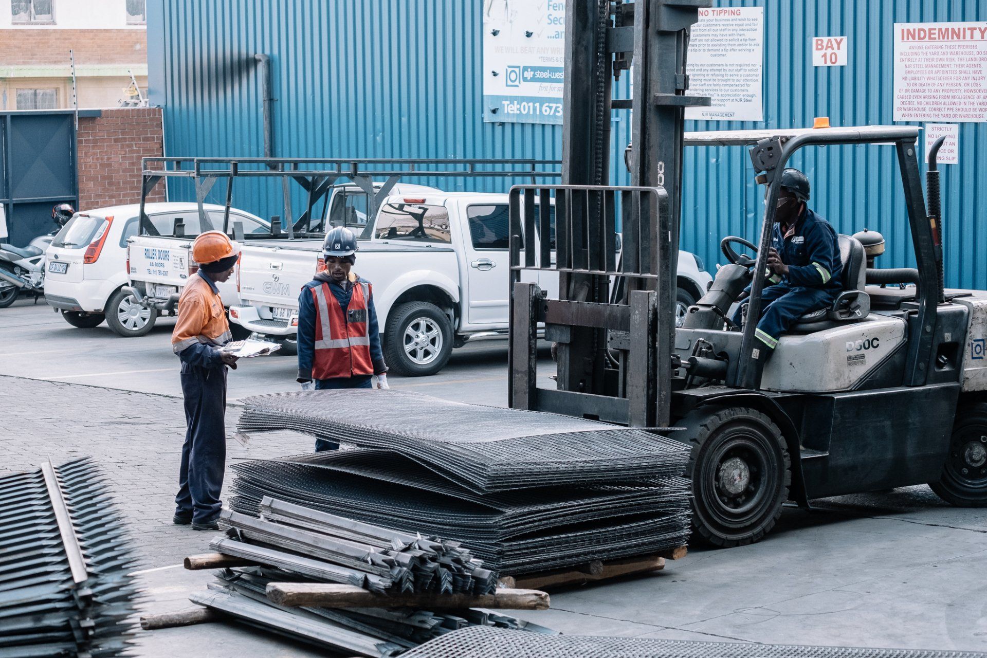 njr steel workers prepping steel to be delivered to a customer