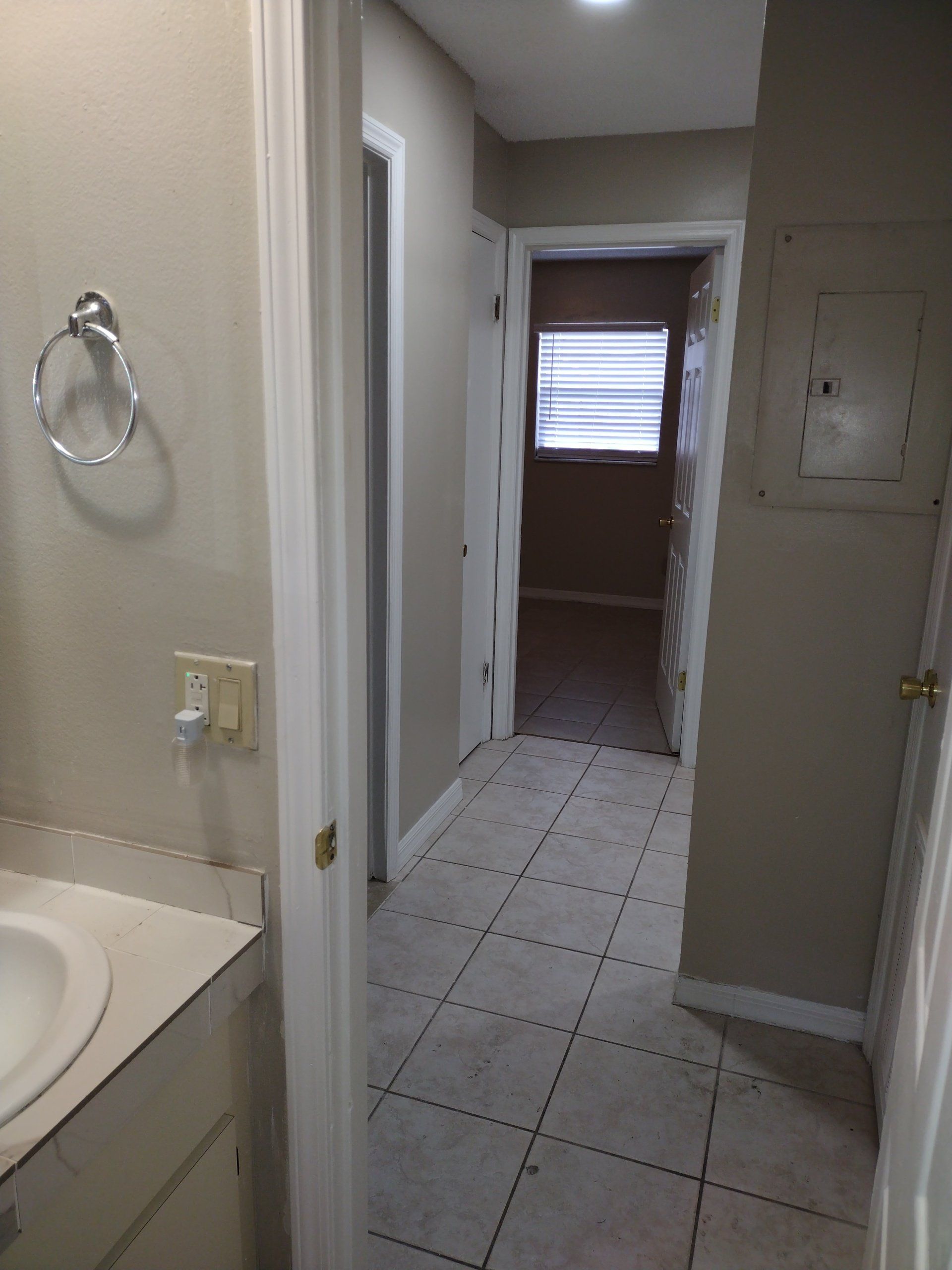 113 Neil Court, Lady Lake hallway