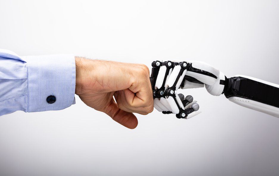imagem representa união entre humanos e inteligência artificial