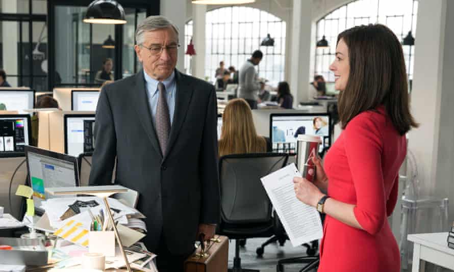 cena do filme Senhor Estagiário com Robert De Niro