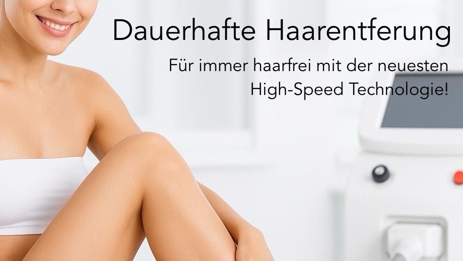 Eine Frau mit schwarzen Nägeln lässt sich die Wimpern machen.