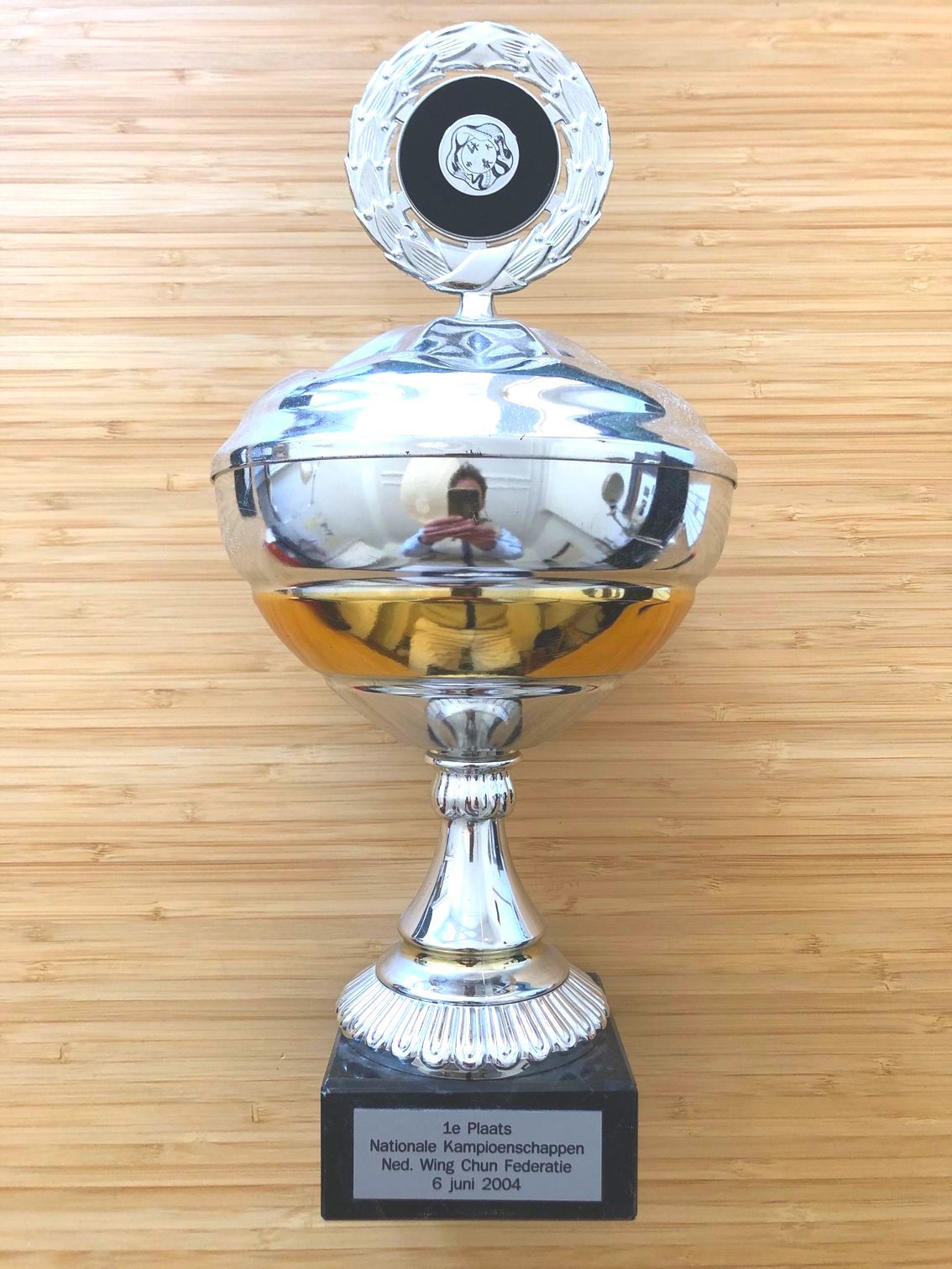 Een trofee voor de 1e plaats tijdens de Wing Chun-kampioenschappen, een prestatie in Martial Arts.