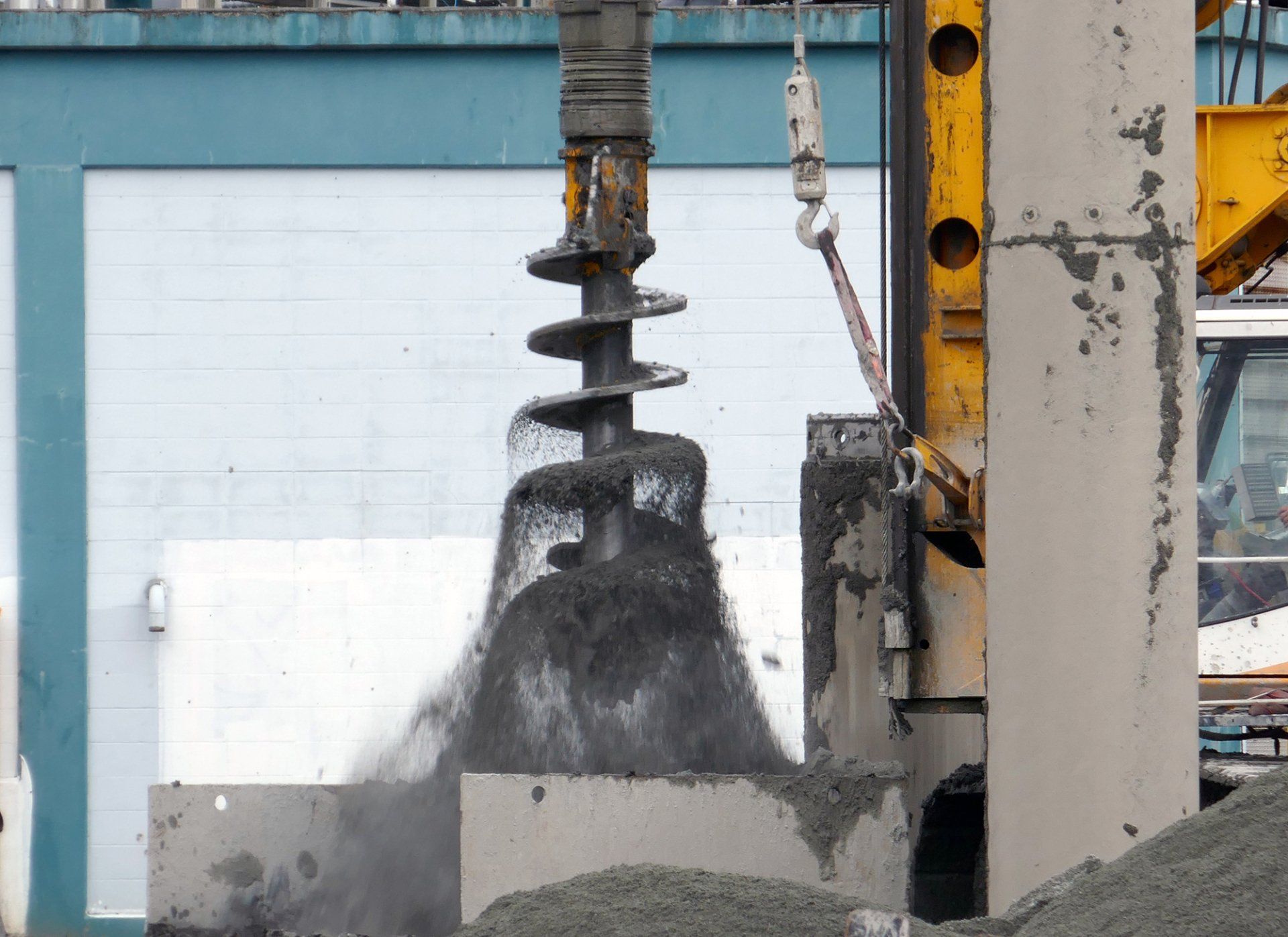 Earth Auger — Wollongong, NSW — Minnamurra Bobcat & Tipper Hire Pty Ltd