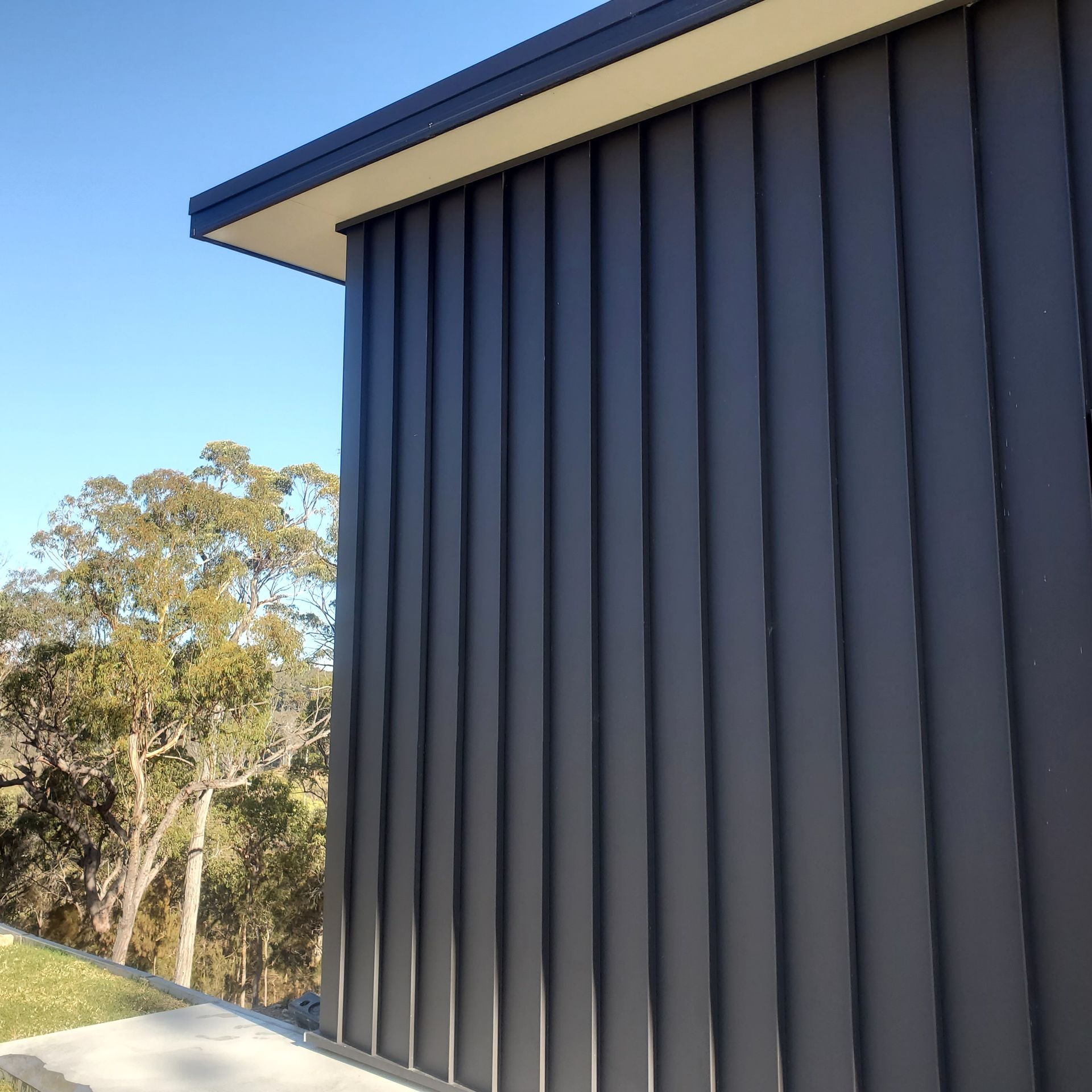 Metal wall cladding installation new home Merimbula NSW
