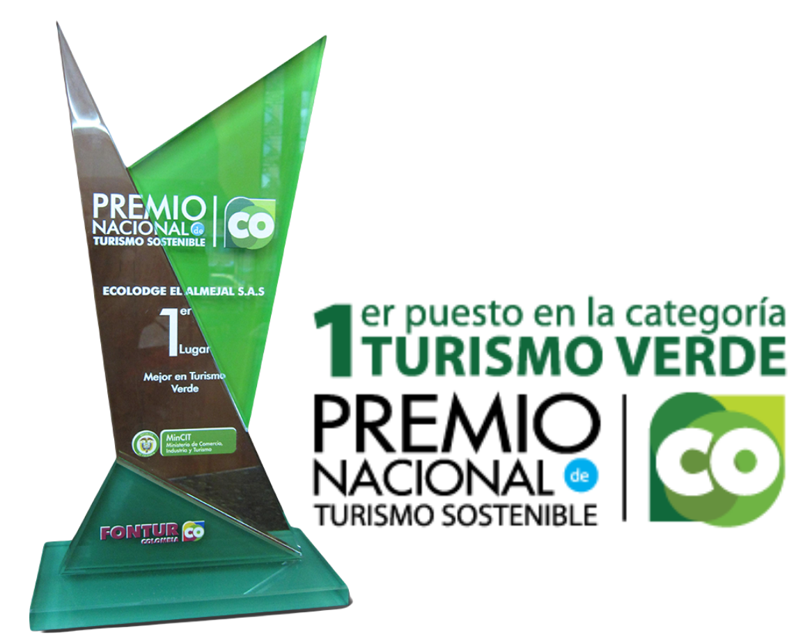 Trofeo verde y negro con texto “1er puesto en la categoría Turismo Verde, Premio Nacional Turismo Sostenible”