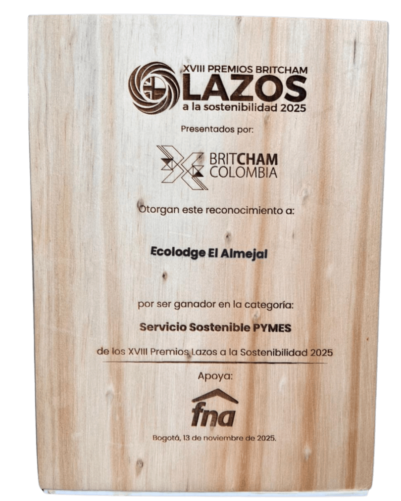 Wooden award plaque with Spanish text and logos recognizing “Ecología El Almayar” for sustainable service