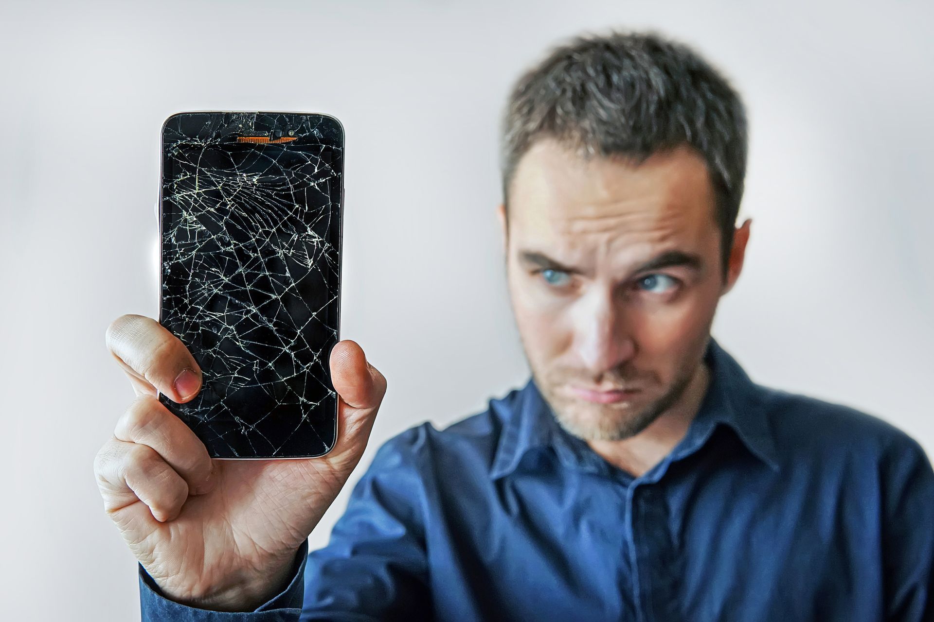 smartphone schermo rotto