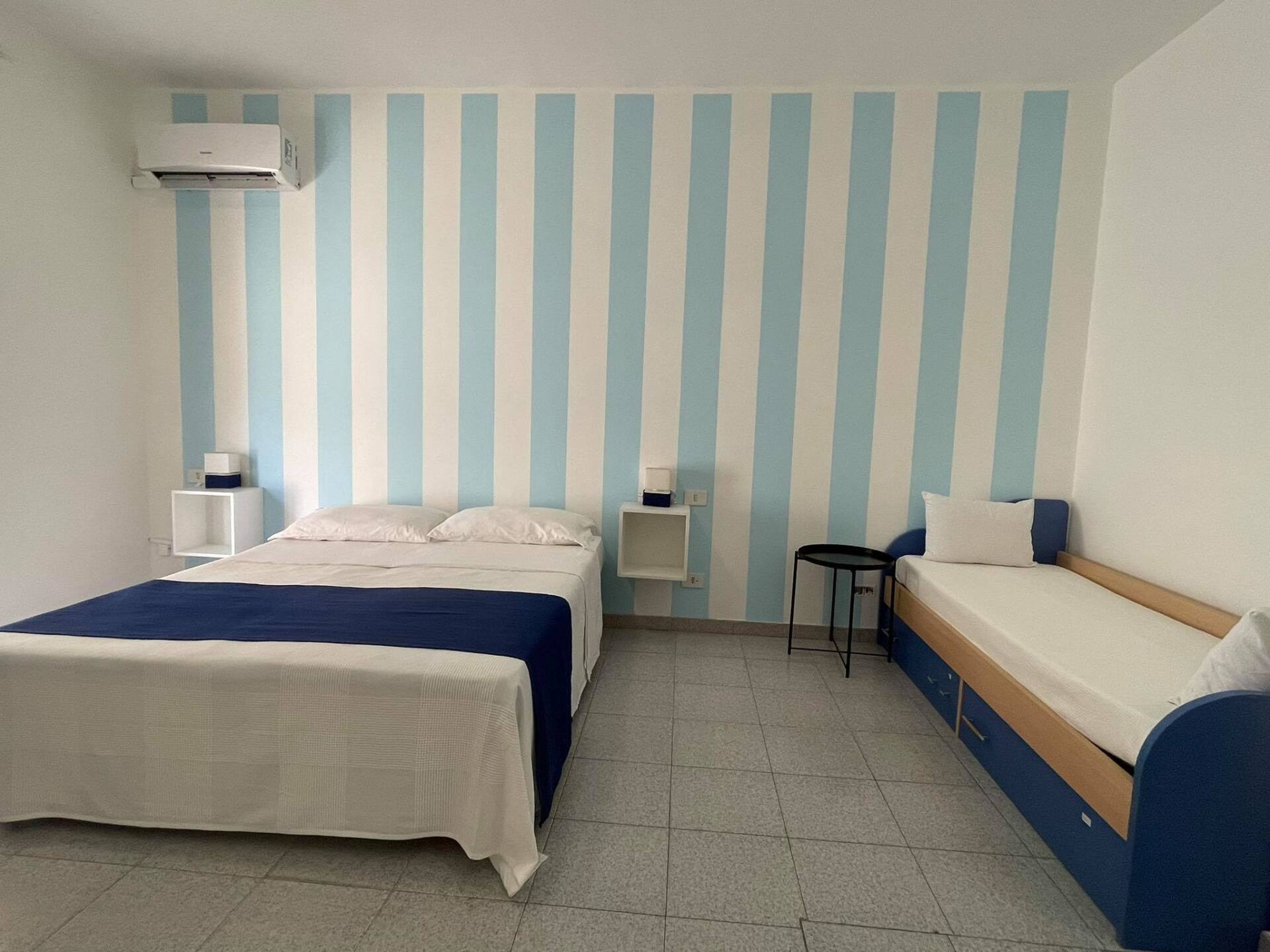 camera B&B Camaria blu