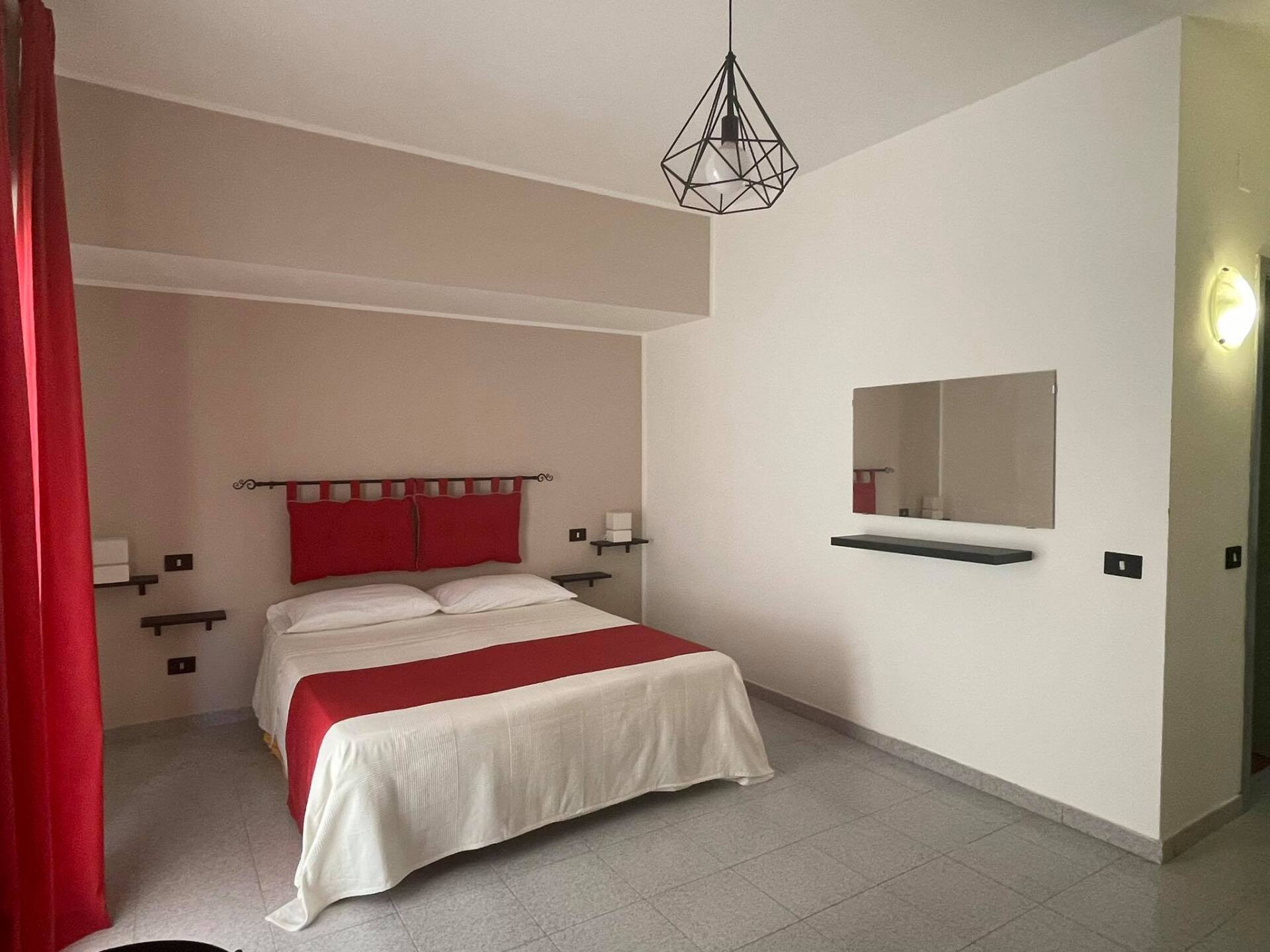 camera B&B Camaria rossa con letto marimoniale