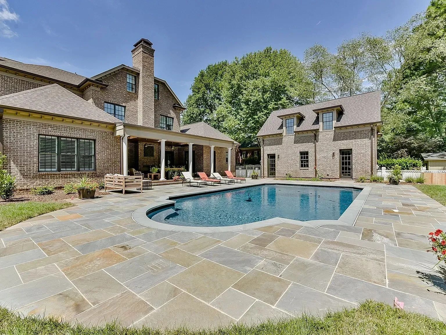 Residential House With Pool
