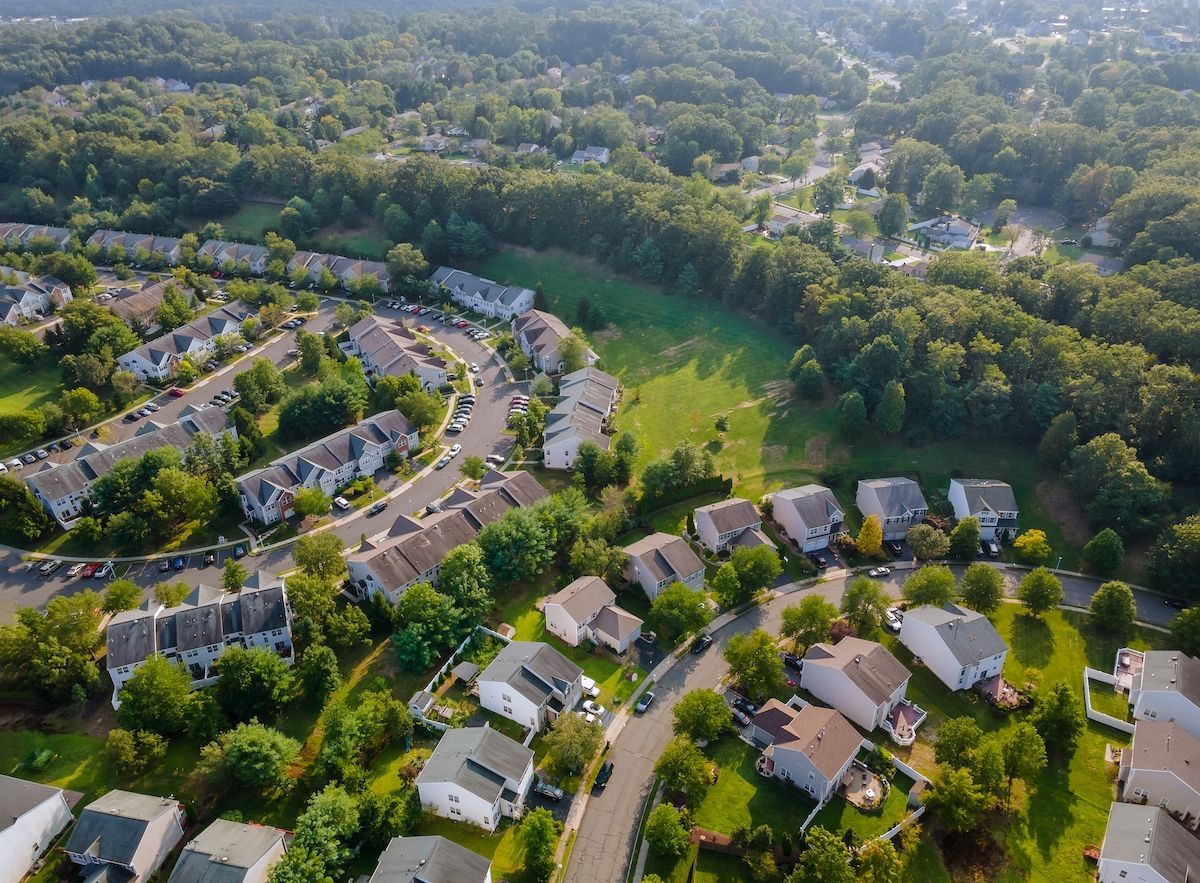 What Is a HOA & How Can it Benefit Your Mid-MO Home? Call Adams Realty Now.