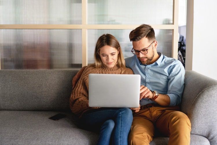 A couple applying for a loan online