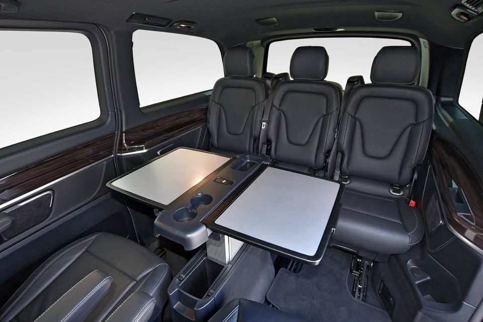 Interno minivan con conducente a noleggio