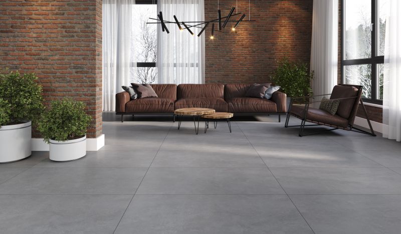 Azulejo rectangular gris con superficie texturizada.