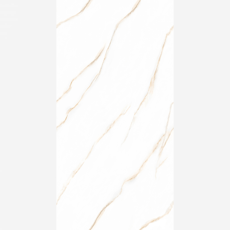 Azulejo blanco con vetas doradas.