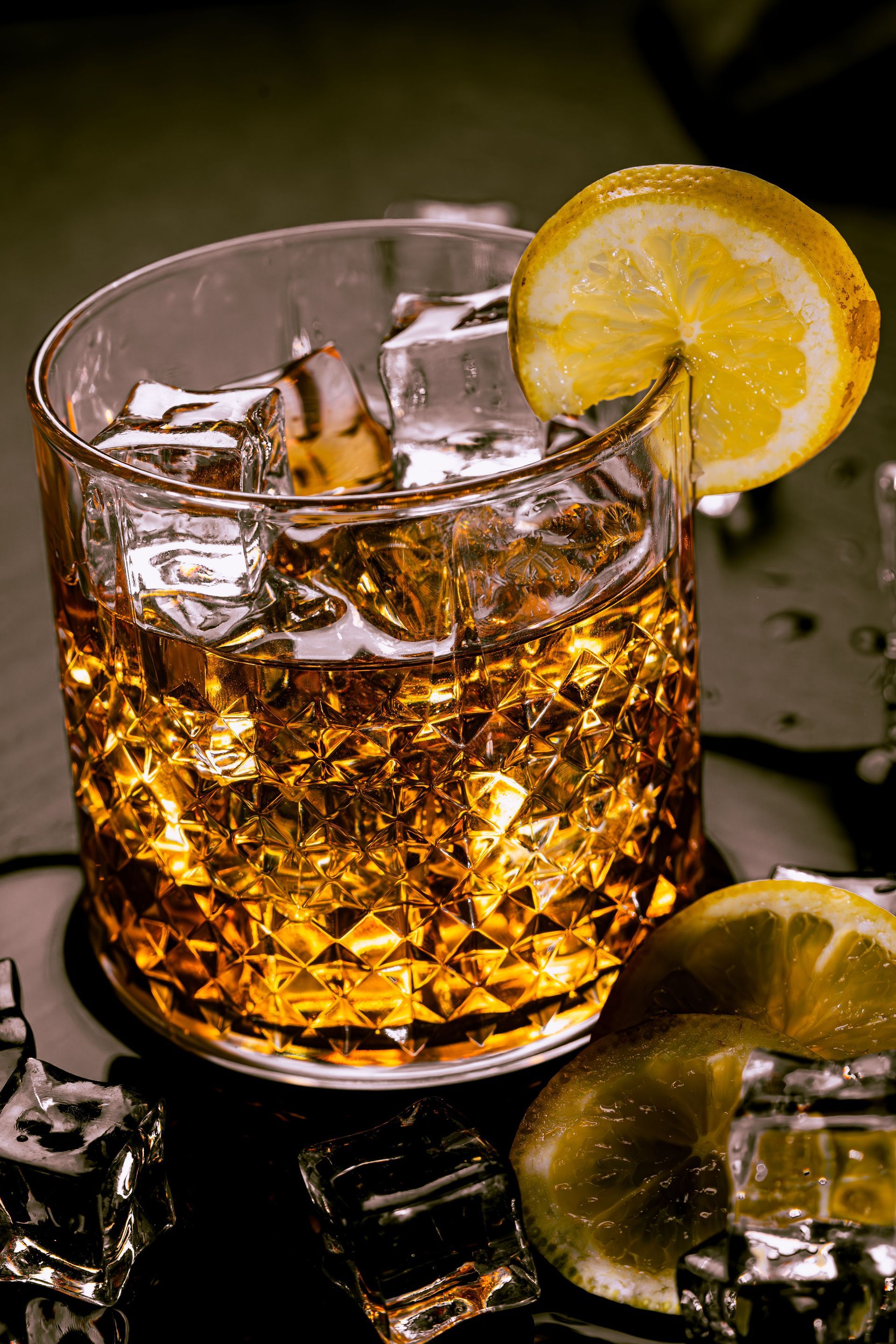 bourbon glass with lemon