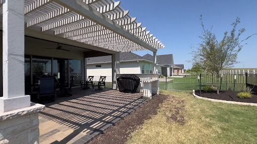 Pergola patio with outdoor seating and fenced garden in Denton TX