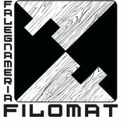 Cartoncino bianco con logo FILOMAT nero e disegno geometrico a forma di montagna.
