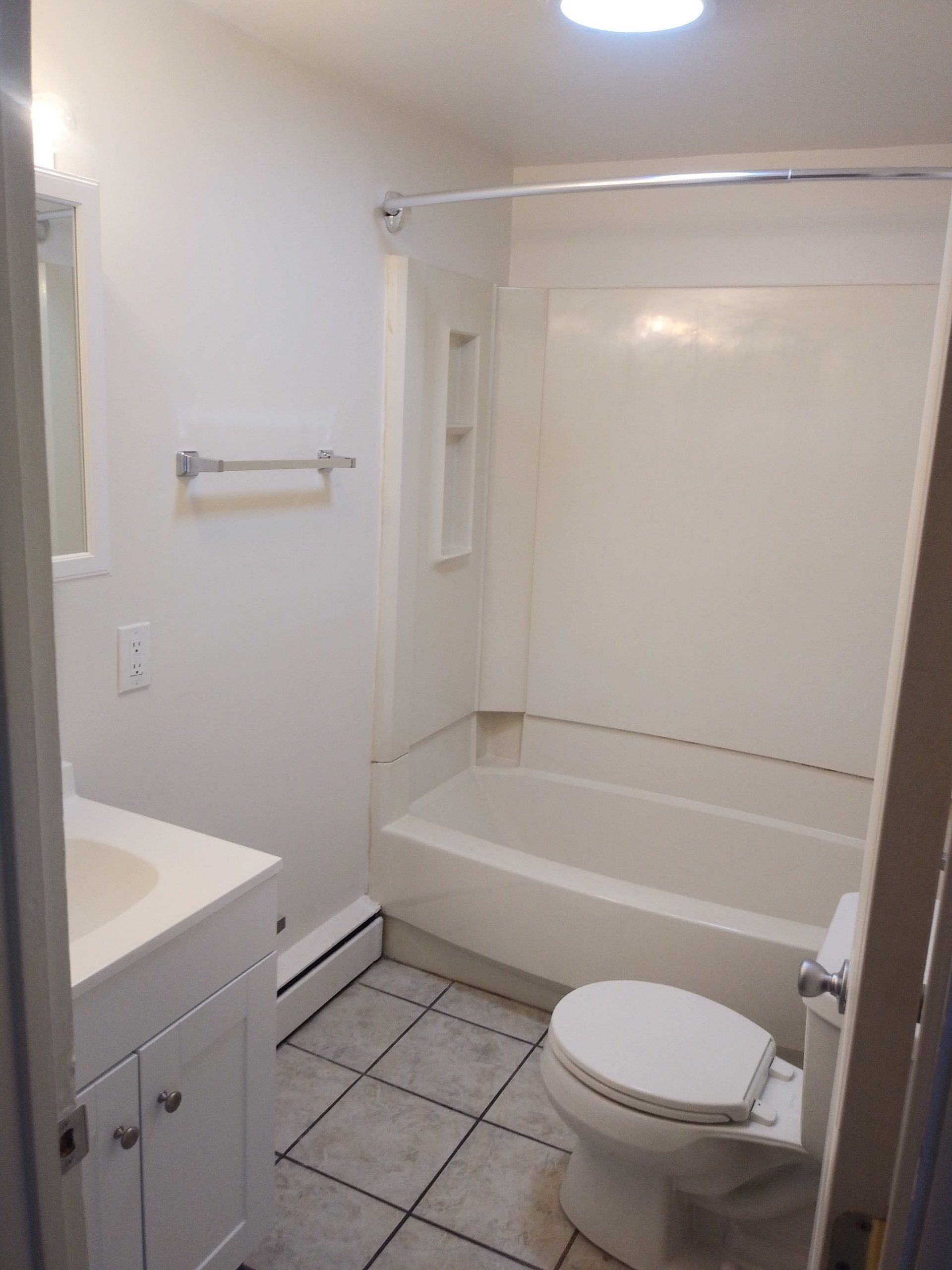 116 Prowell Drive Apt 3 Camp Hill Apartment Bathroom Photo