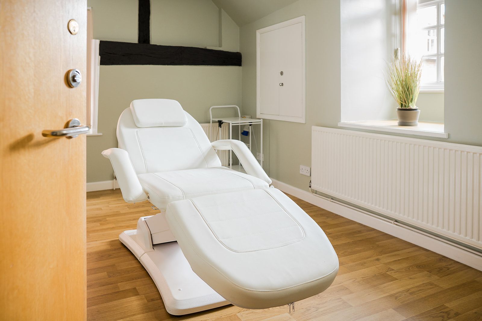 Chiropatric room for rent
