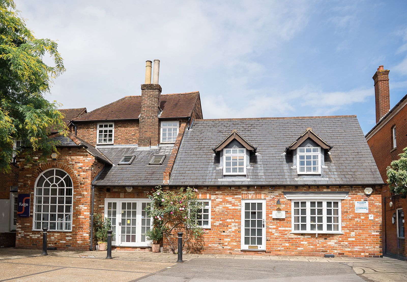 Wellbeing House rooms to rent for practitioners in Farnham
