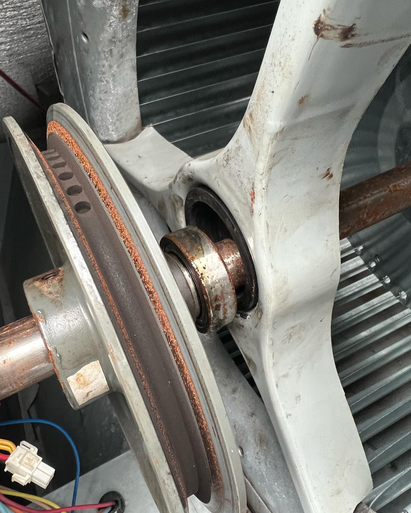 A close up of a pulley on a machine