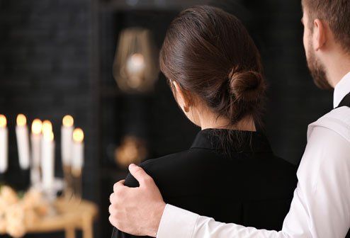 Fiori bianchi per funerale