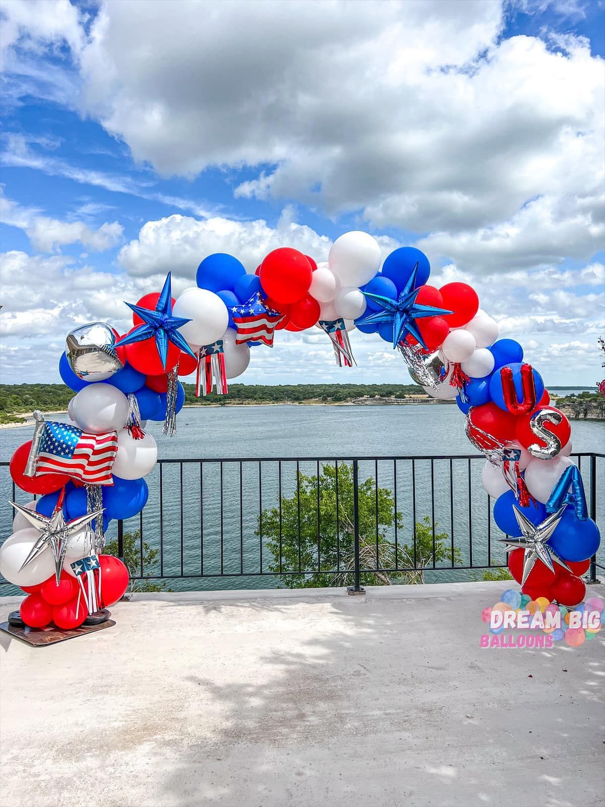 fourth of july balloon arch lake whitney
