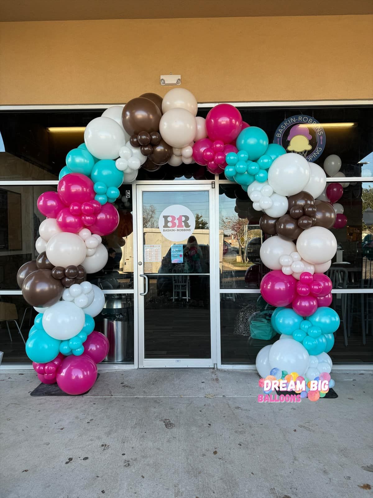 Baskin Robbins grand opening balloon arch china spring texas
