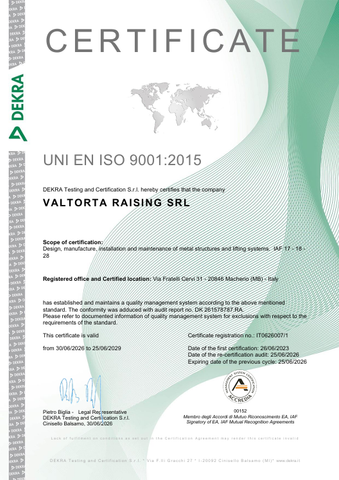 Certificato di registrazione ISO 9001:2015 per VALTORIA-RAISING SRL. Include la firma del direttore e i loghi di accreditamento.