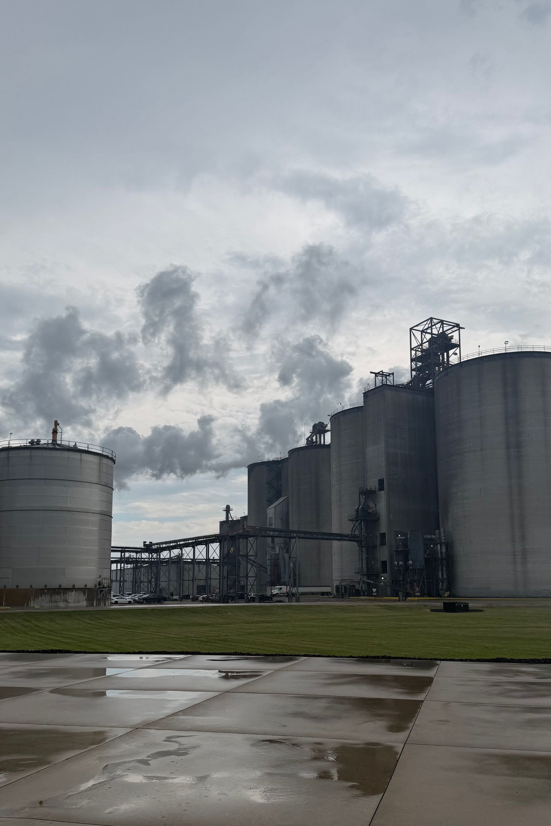 View of Marquis Energy Hennepin Illinois ethanol plant