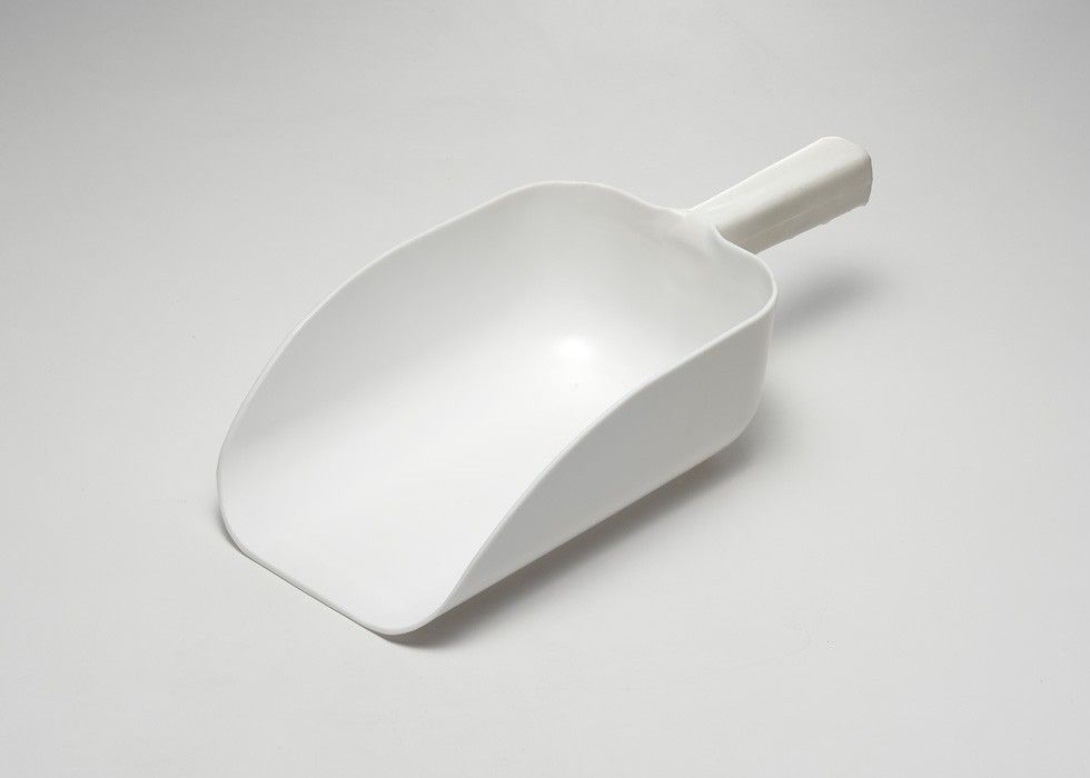 Plastic Scoop 64 OZ.