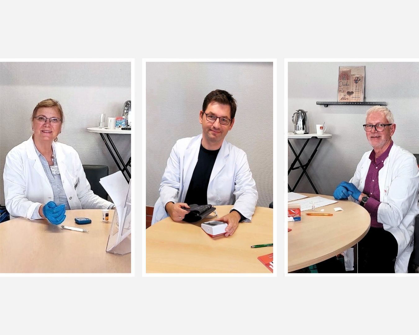 Drei Apotheken-Mitarbeiter in weißen Kitteln sitzen an einem Tisch untersuchen Proben und Dokumente