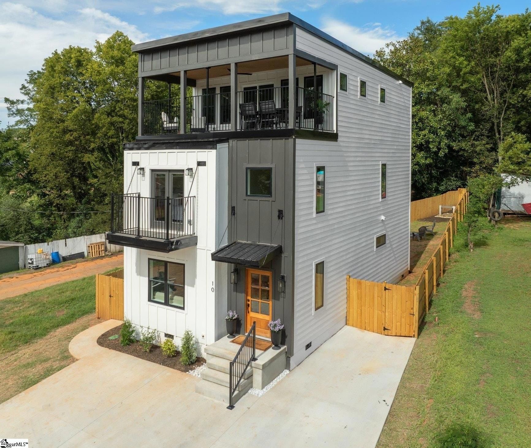 10 Martin Row, Greenville, SC 29601