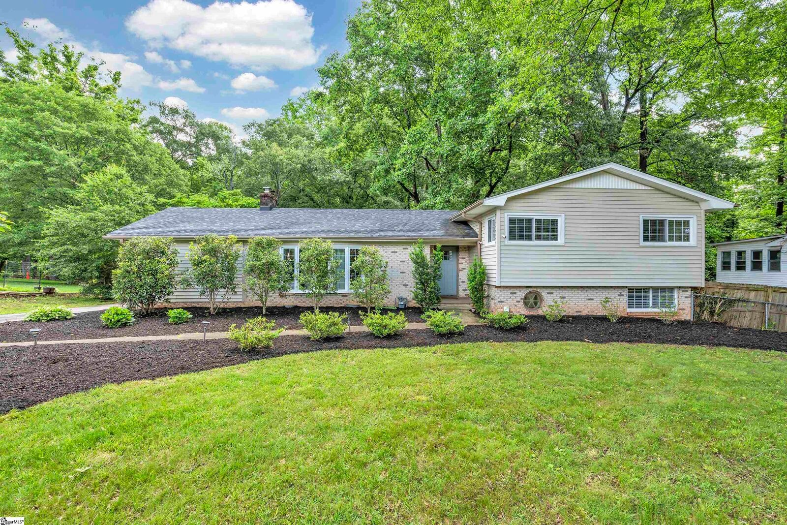 27 Vicki Cir, Greenville, SC 29615