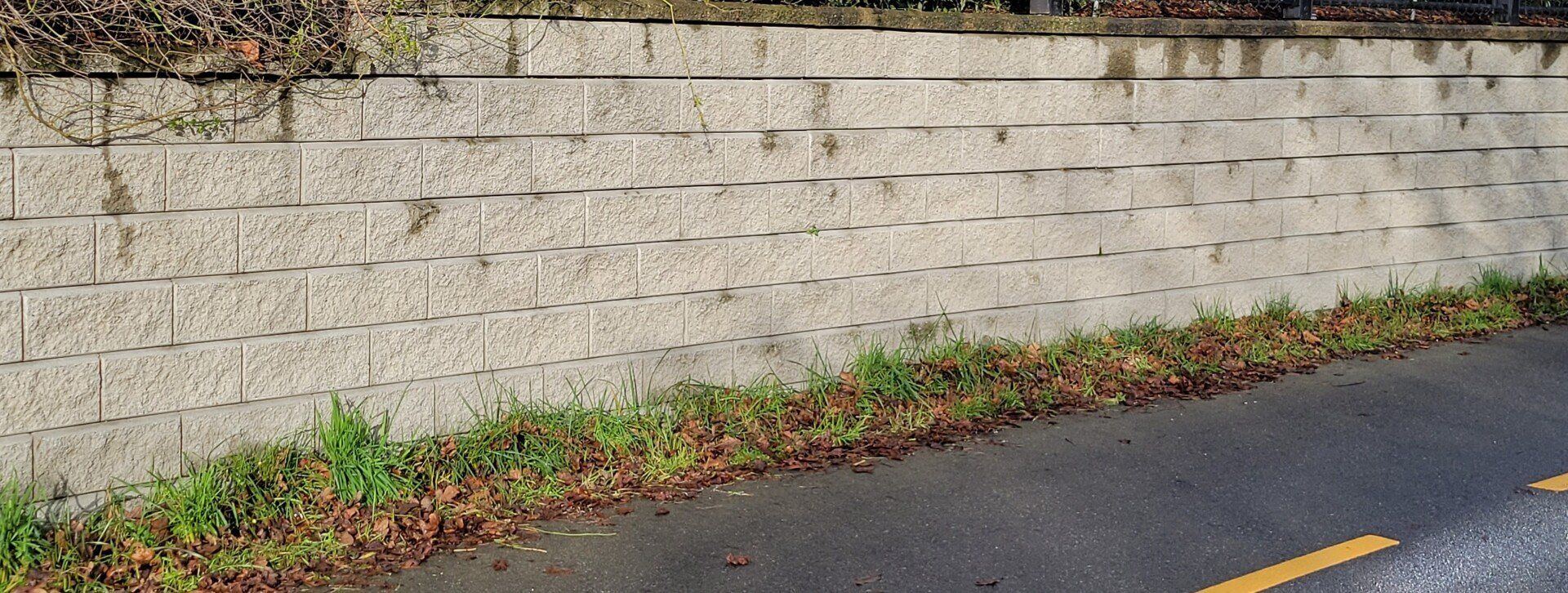 Nanaimo Retaining Wall Pros builds small block retaining walls.