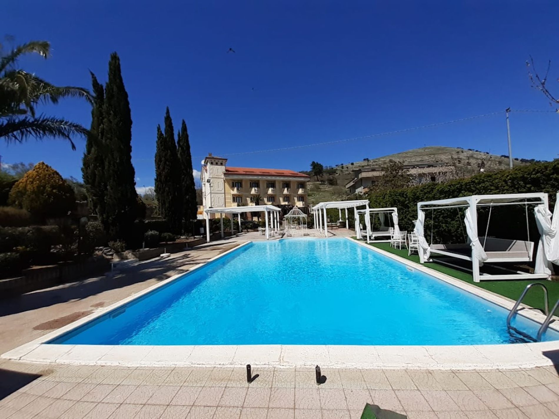 Piscina d'albergo