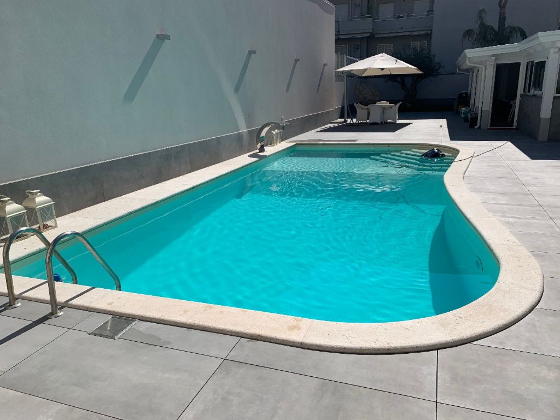Piscina con scala