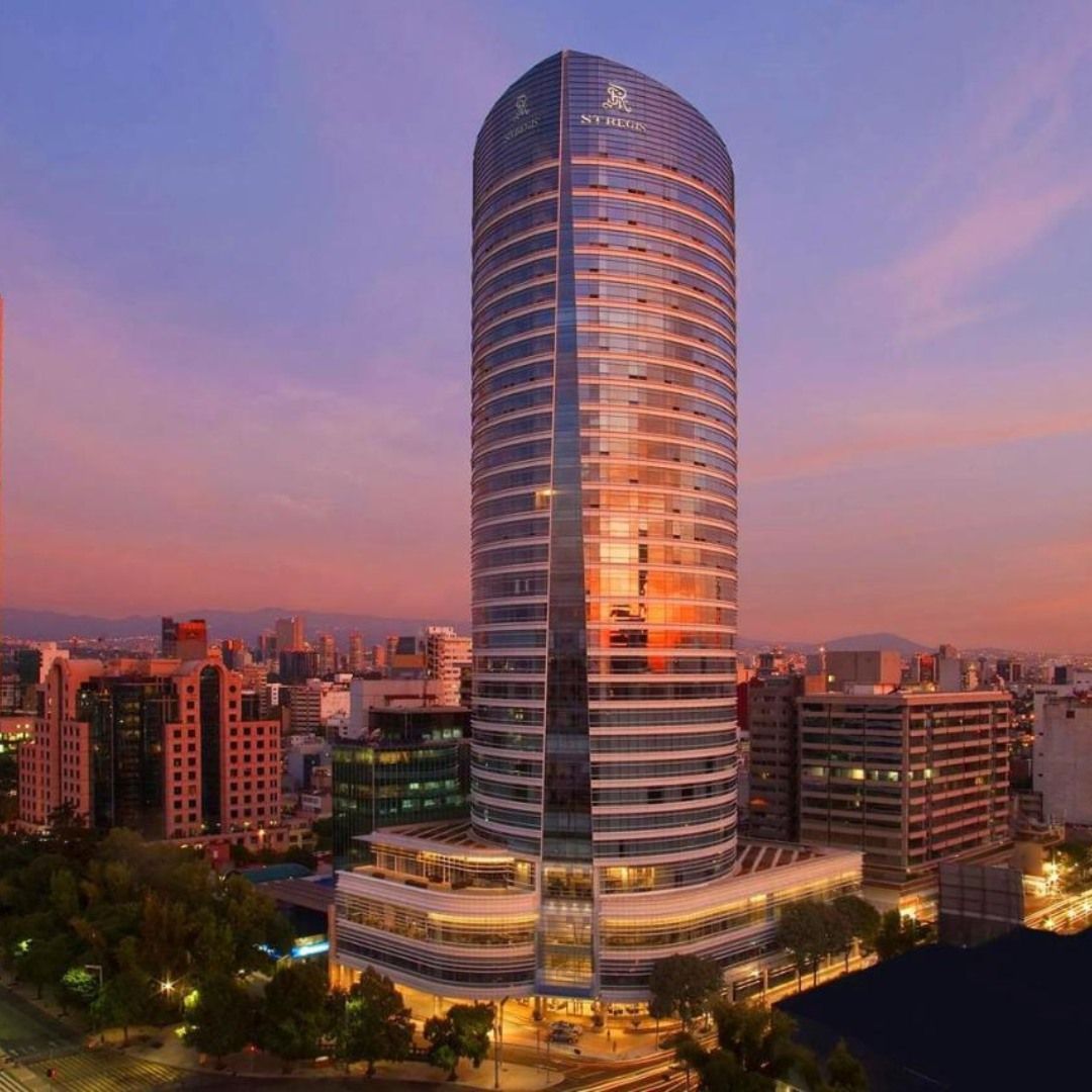 A tall building in the middle of a city at night.