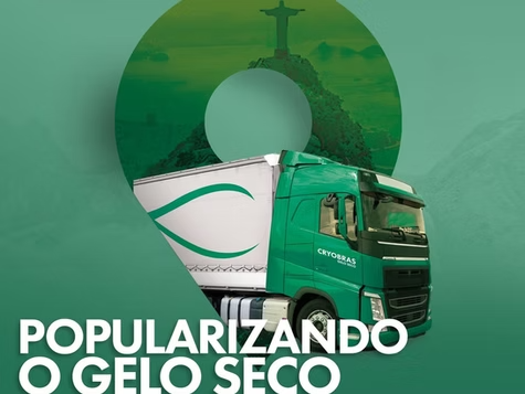 Caminhão verde com logotipo branco sobre fundo verde, com o texto “POPULARIZANDO O GÁS GLP”